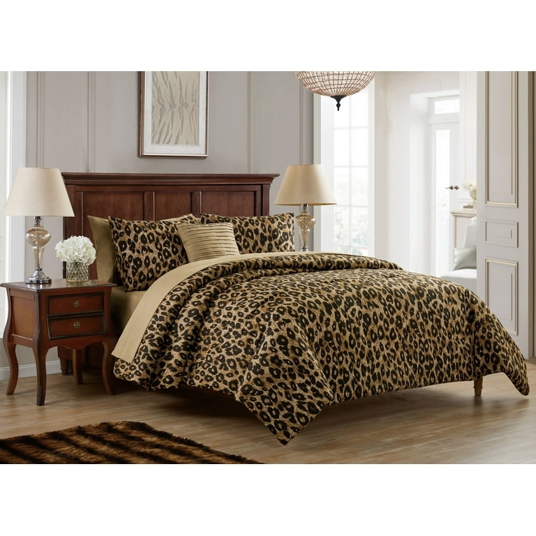 Bedding Set in Cheetah Print with Pleated Accent Pillow