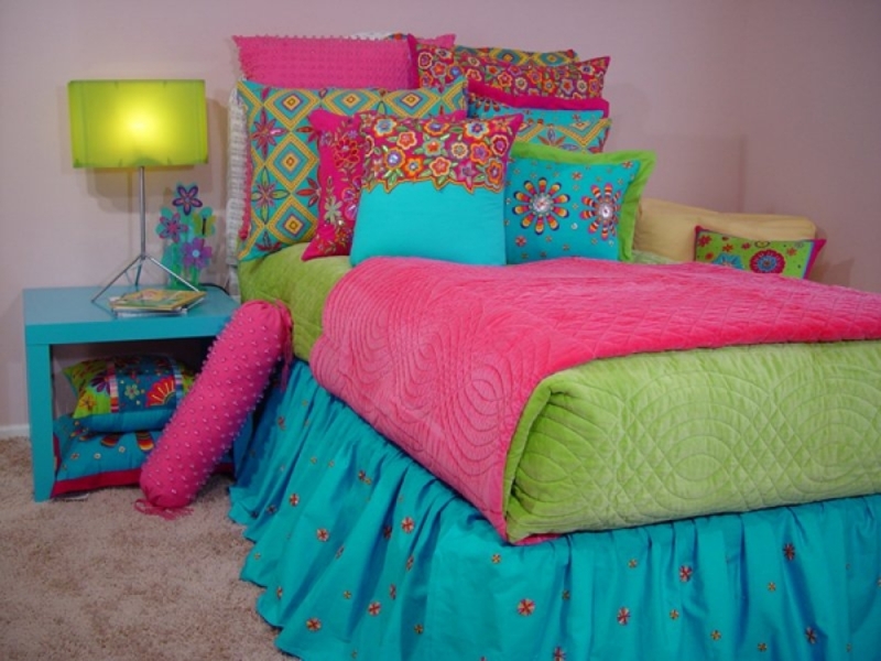Bedding Set Vibrant Color Blocking Embroidered Floral Motifs