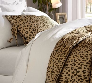 Bedding Set with Quilted Texture and Tie Closures on Shams