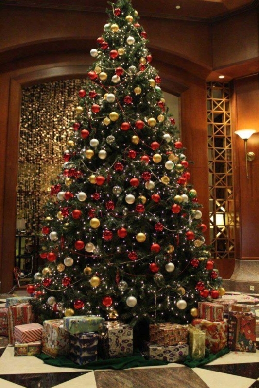 Christmas Tree: Grand Lobby Decor, Red Gold Ornaments, Gift Box Base