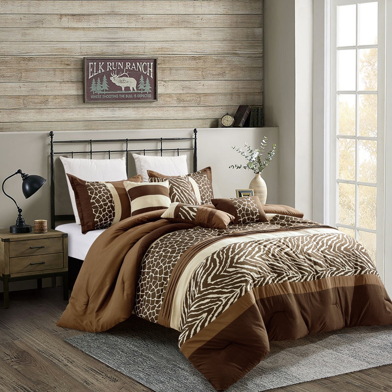 Comforter Set featuring Wide Stripe Sections in Rustic Lodge Style