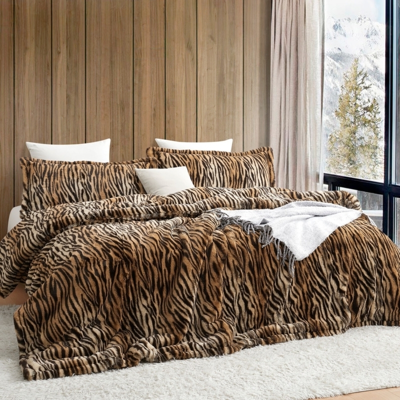 Comforter Set with Faux Fur Texture and Oversized Bengal Print