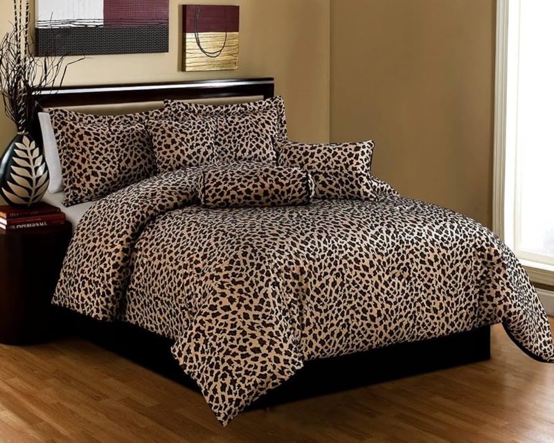 Comforter Set with Microfur Textile and Bolster Pillow