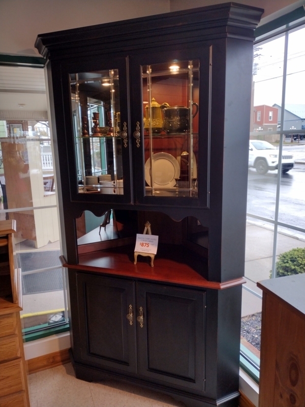 Corner Cabinet with Glass Mullion Doors and Arched Niche Detail