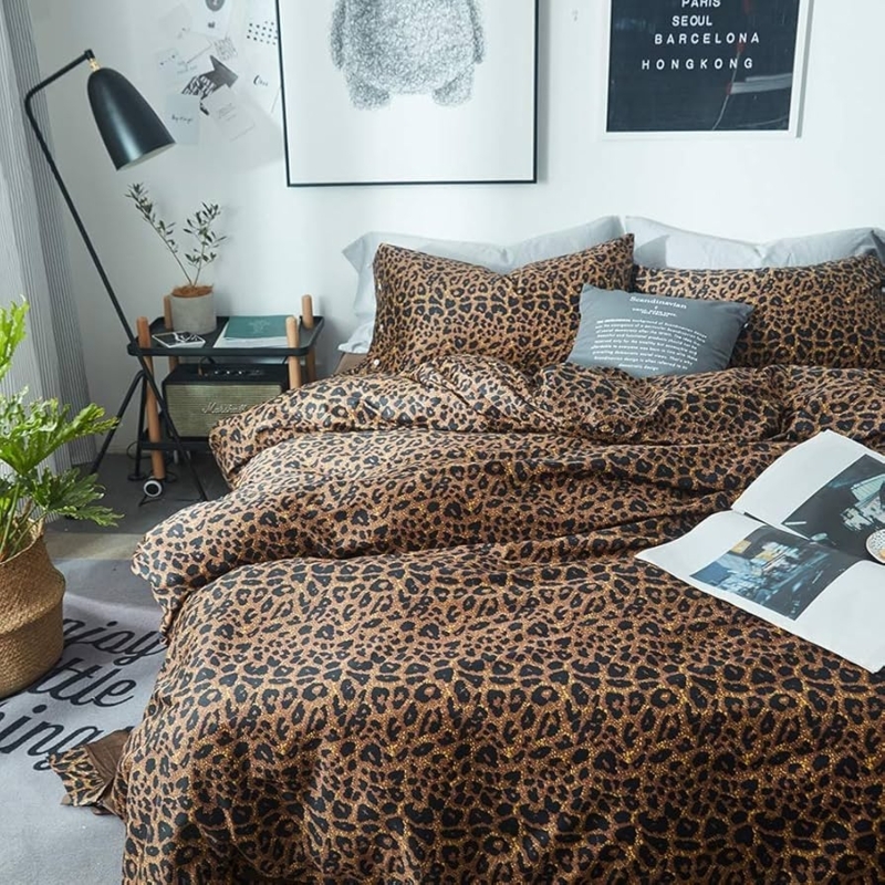Duvet Cover Set with Bold Animal Motif in Long Staple Cotton