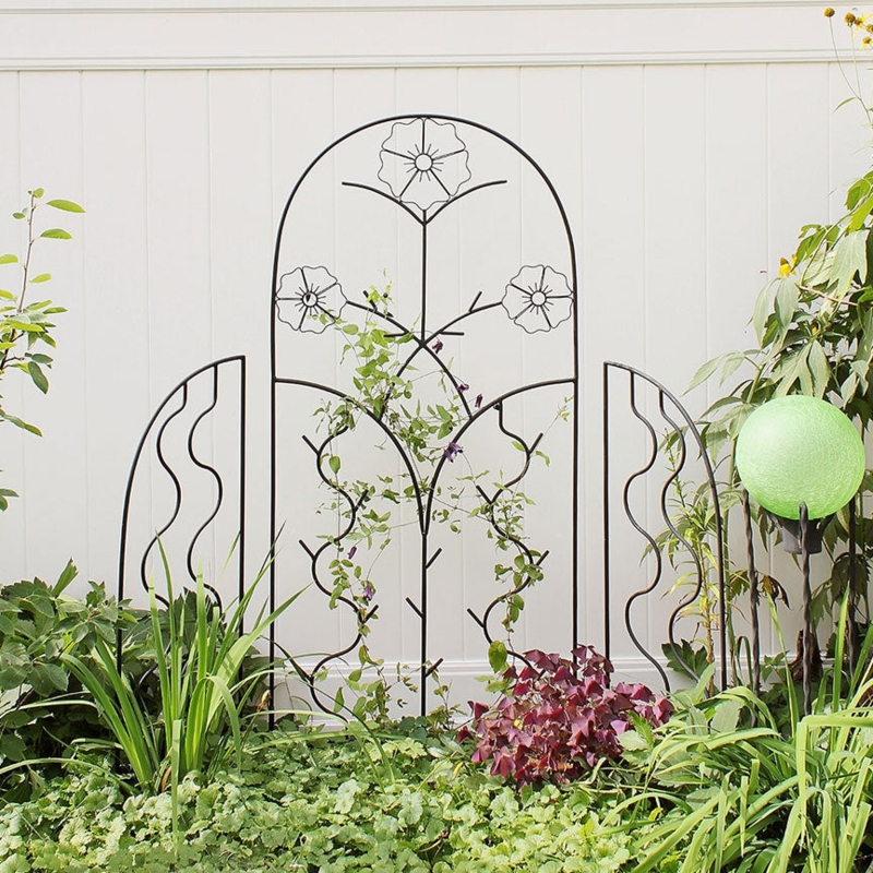 Garden Trellis Set Floral Wire Motifs and Wavy Side Panels, Metal