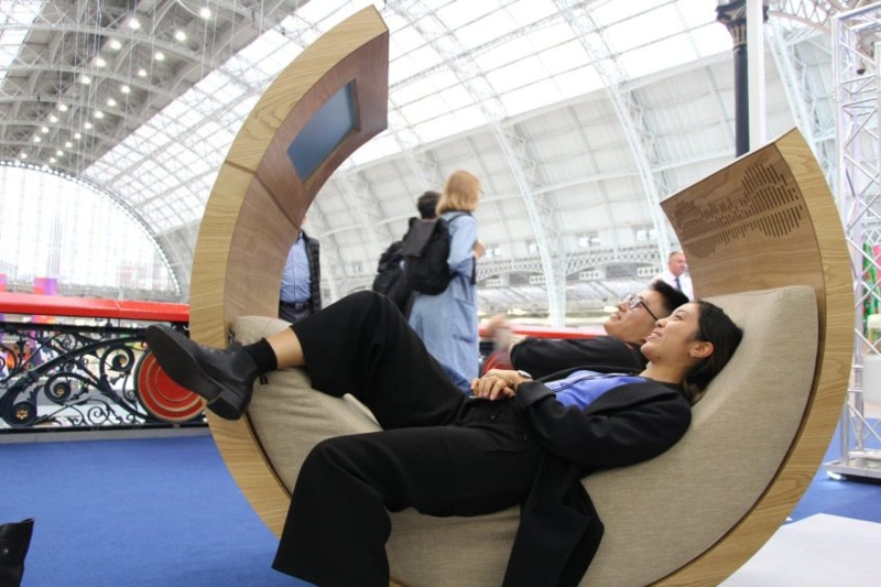 iBero 2.0 Rocking Chair has Built-In Speakers and Screen