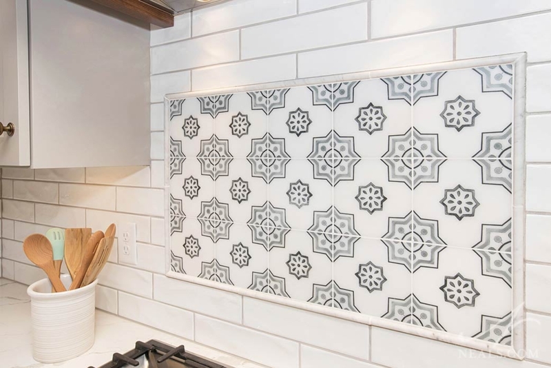 Kitchen Backsplash Decorative Tile Inset with Geometric Focal Point