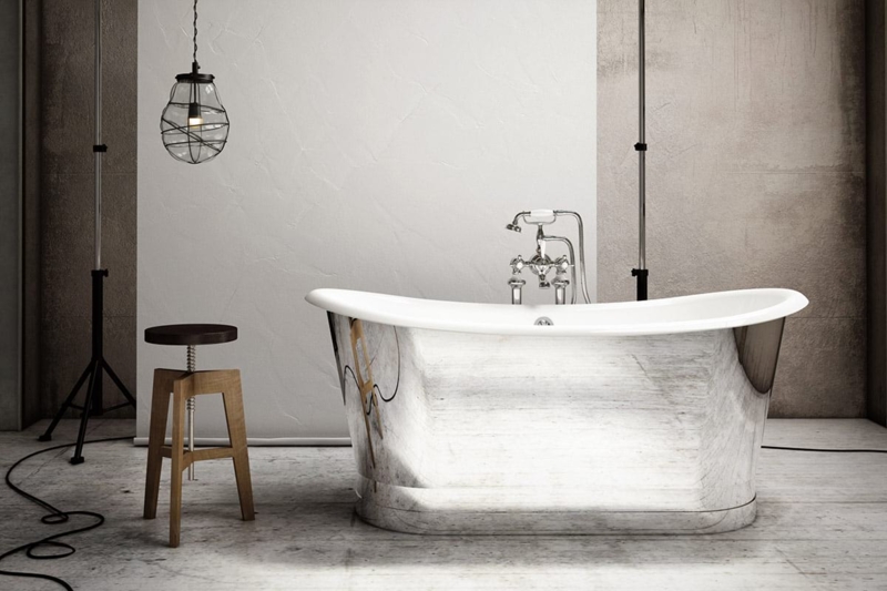Mirror Finish Bathtub: Polished Exterior Pedestal Tub