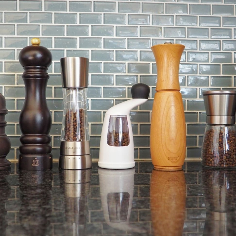 Mixed Material Pepper Mills: Ergonomic Handle & Visible Peppercorns