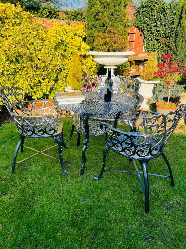 Patio Dining Set Heart Pattern Filigree Dark Grey Metal Ornate