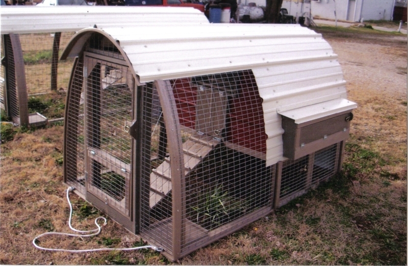 Portable Chicken Coop with Arched Roof, Rope Pull - Farmhouse Style