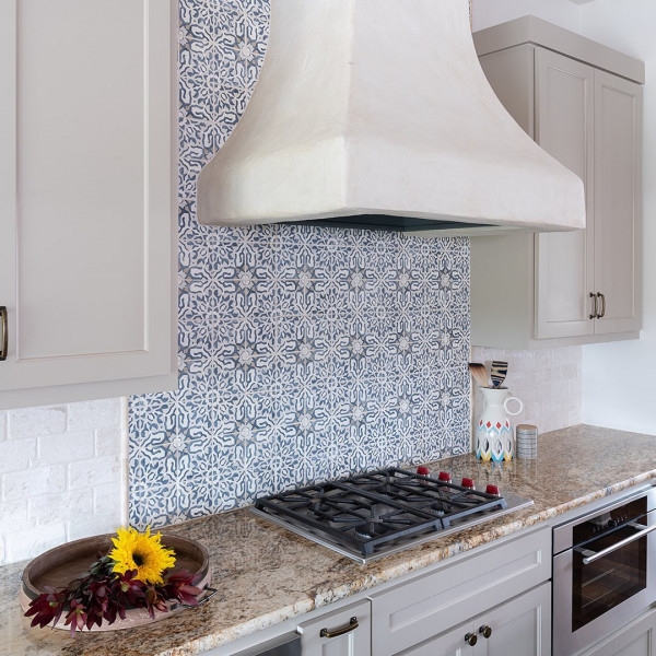 Range Hood Flared Plaster with Blue White Motif Patterned Accent Tile