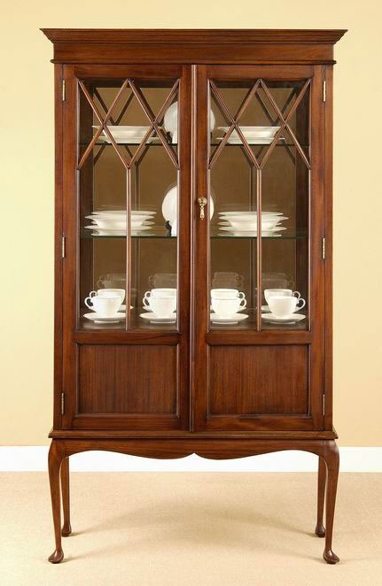 Regency Curio Cabinet with Diamond Lattice Doors and Cabriole Legs