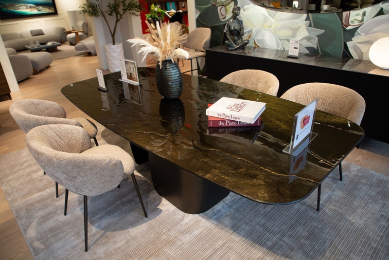 Rippled Bronze Glass Dining Table with High Gloss Pedestal Base