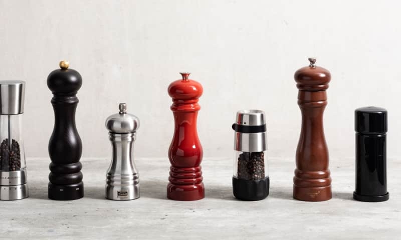 Sculptural Kitchen Pepper Mills: Glossy Red & Mixed Material Finishes
