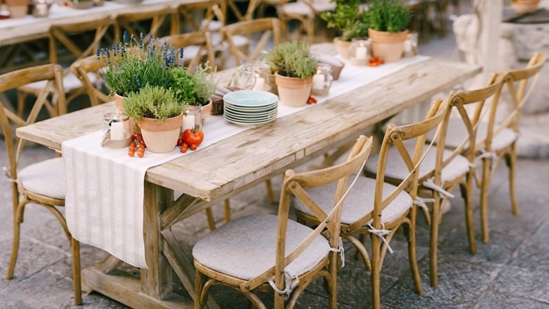 Table Runner: Striped Linen for Mediterranean Patio Dining
