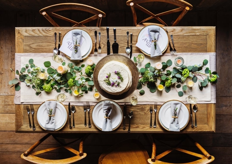 Table Runner Styling: Eucalyptus Greenery Garland with Linen