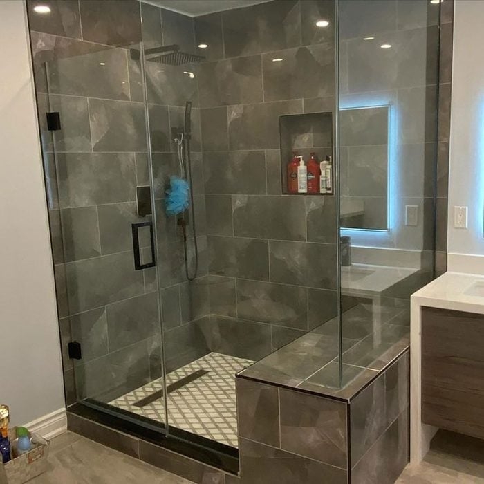 Tiled Built-In Shower Bench with Lattice Mosaic Floor
