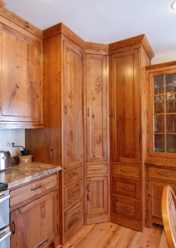 Traditional Floor-to-Ceiling Honey Brown Corner Pantry