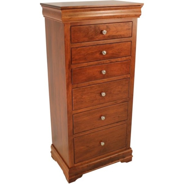 Traditional Lingerie Chest with Crown Molding and Recessed Drawer Fronts