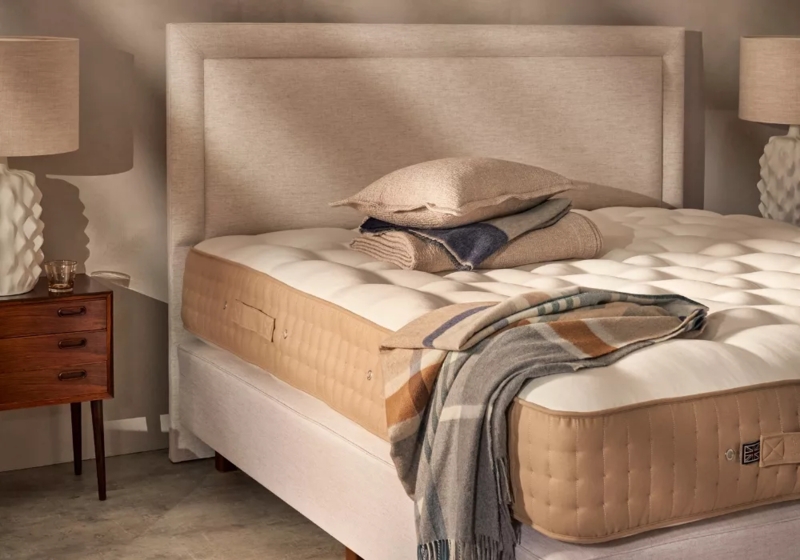 Tufted Mattress and Upholstered Headboard with Wide Border Design