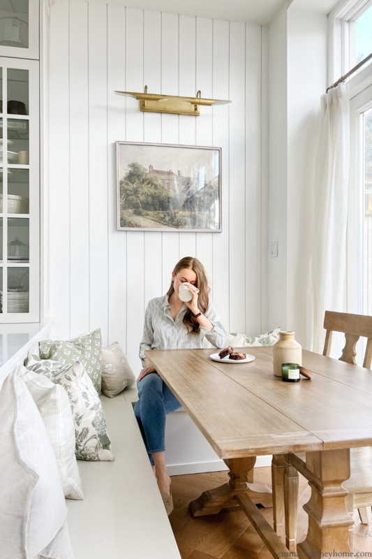 Vertical Paneling Breakfast Nook Bench with Storage