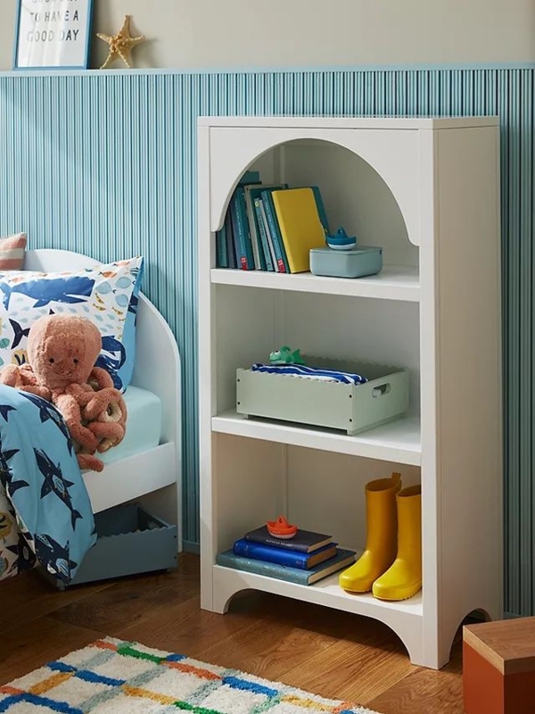 White Children's Bookcase with Scalloped Base and Arched Top
