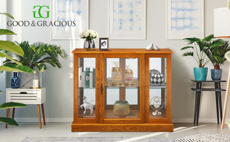 Wooden Console Cabinet in Oak with Three Door Design
