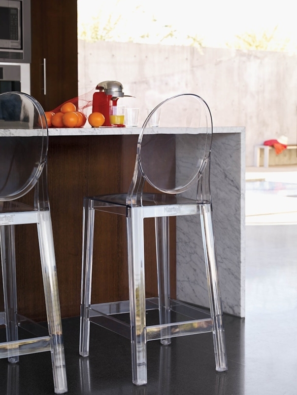 Bar Stool with Oval Backrest in Crystal Clear Glossy Plastic