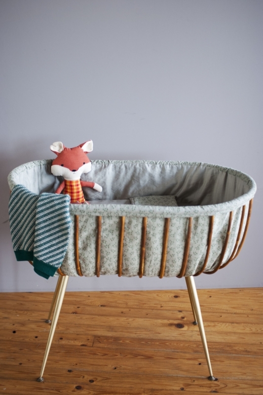 Bassinet Mid-Century Modern Oval Shape Vertical Wood Slats Tapered Legs