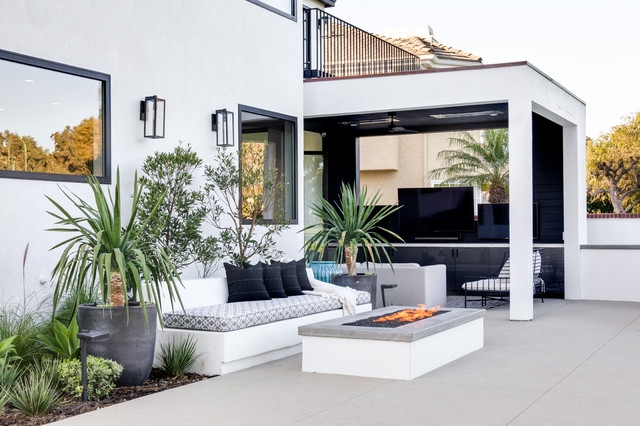 Built In Bench White Stucco Base Linear Fire Pit Outdoor Lounge