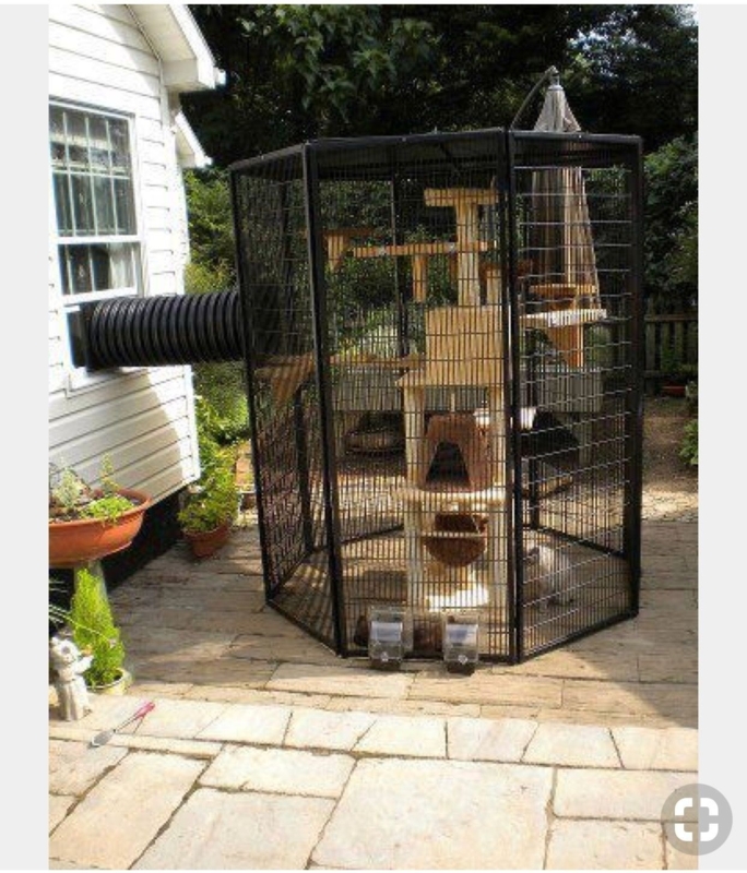 Catio Outdoor Hexagonal Wire Enclosure with Window Mount Tunnel