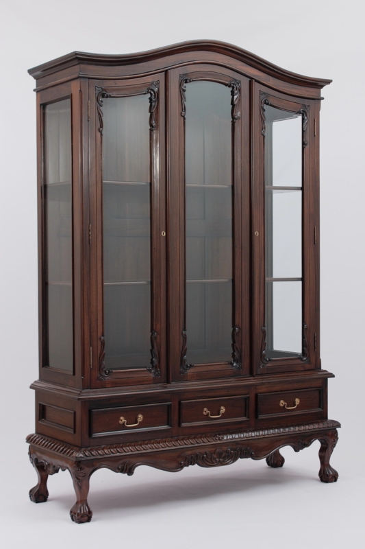 China Cabinet Chippendale Mahogany, Ball and Claw Feet, Arched Top