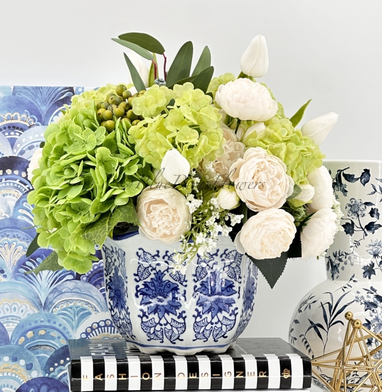 Chinoiserie Pattern Floral Arrangement in Blue and White Vase