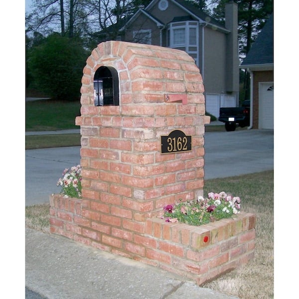 Classic Arched Address Plaque: Gold Border, High-Contrast Raised Numbers