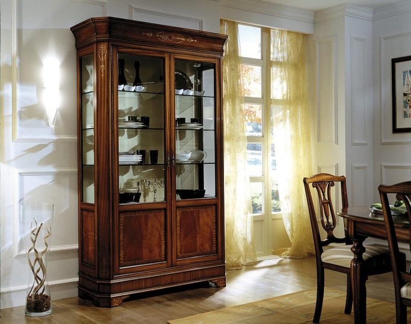 Classic Display Cabinet with Decorative Gold Inlay and Crown Molding
