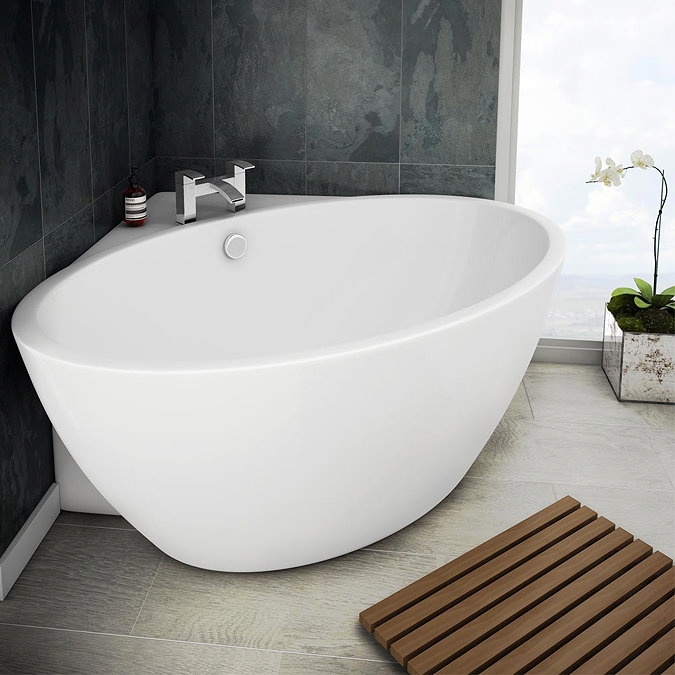 Corner Bathtub with Space-Saving Curve & Deck-Mounted Tap