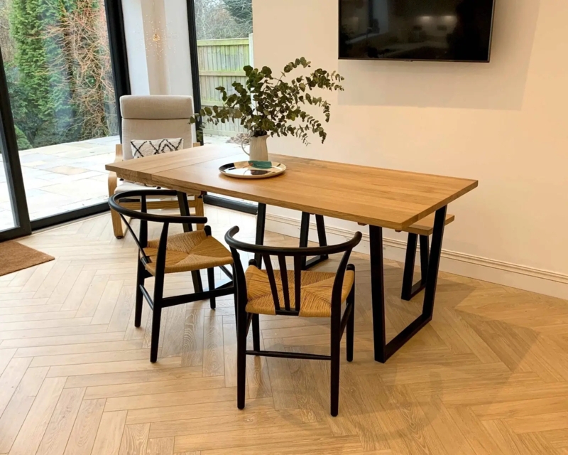 Dining Table Natural Oak U-Shaped Metal Legs Black Wishbone Chairs