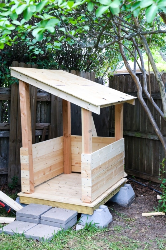 DIY Outdoor Playhouse with Shed Roof & Open-Air Design