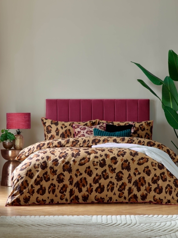 Eclectic Duvet Cover Set with Oversized Leopard Print & Copper Accents
