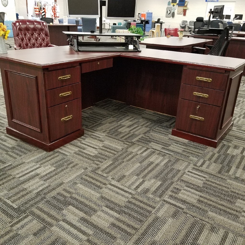Executive Desk in Mahogany Finish, Brass Hardware, and Traditional Style