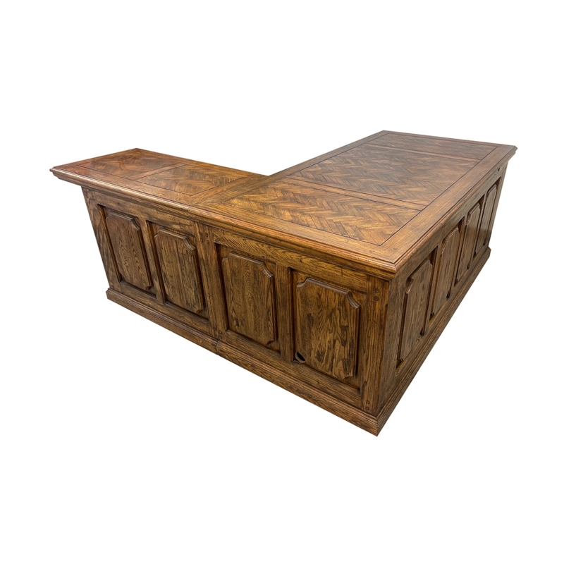 Executive desk with Return
