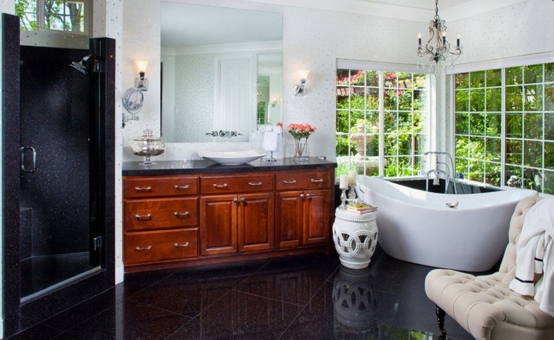 Freestanding Bathtub in Luxury Corner Tub Layout