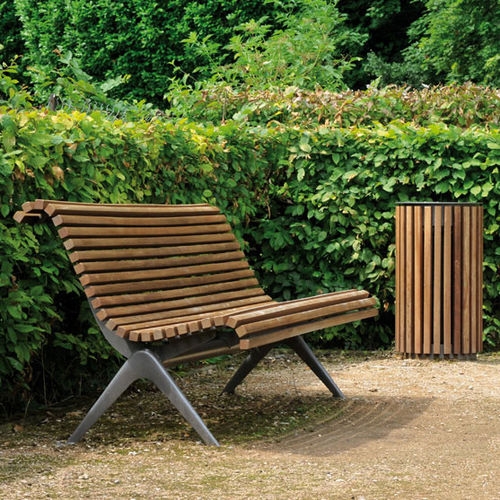 Garden Bench Slatted Wood Curved Back Angled Metal Legs Industrial