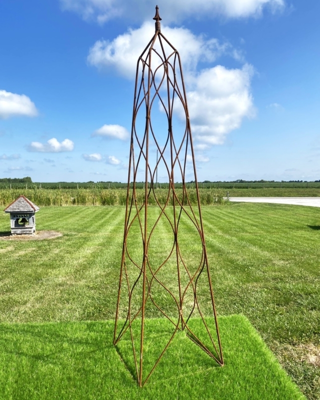 Garden Obelisk Curved Latticework Weathered Rust Square Base Finial