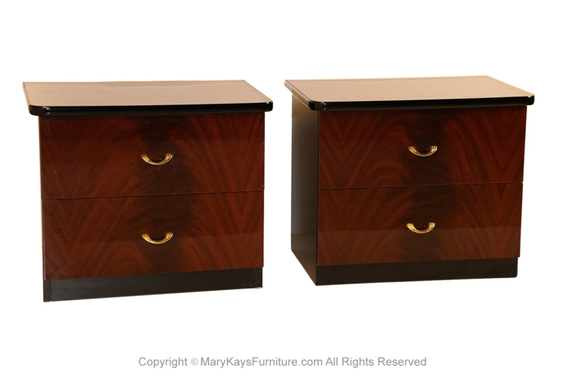 High-Gloss Nightstand Pair with Chevron Grain and Plinth Base