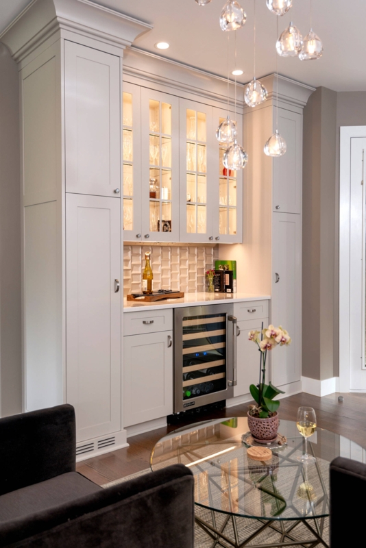 Home Bar Light Gray Shaker Style Textured Backsplash Glass Front