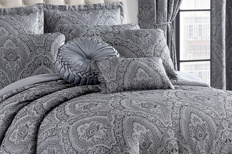 Jacquard Paisley Comforter Set: Silver Medallion with Fringe Trim Edges