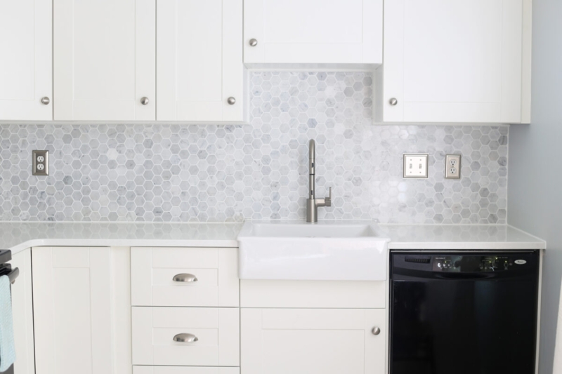 Kitchen Backsplash Marble Hexagon Tile with Farmhouse Sink Styling